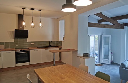 Corneilhan House | À l Ombre du Plaqueminier/kaki