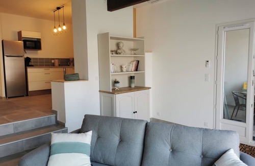 Corneilhan House | À l Ombre du Plaqueminier/kaki