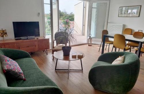 Andernos-les-Bains Apartment | À MARÉE HAUTE - Magnifique appartement climatisé 70 m2, Grande terrasse 42 m2, classé 4 étoiles