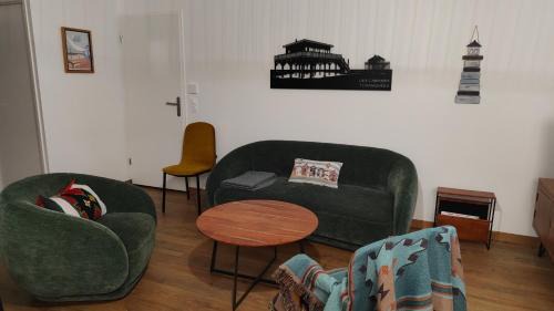 Andernos-les-Bains Apartment | À MARÉE HAUTE - Magnifique appartement climatisé 70 m2, Grande terrasse 42 m2, classé 4 étoiles