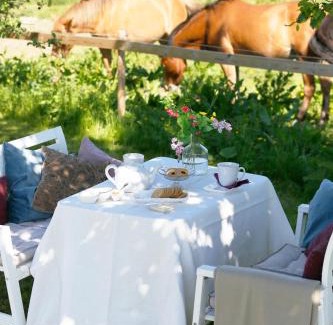 Tollarp Bed & Breakfast | Årröds Boställe