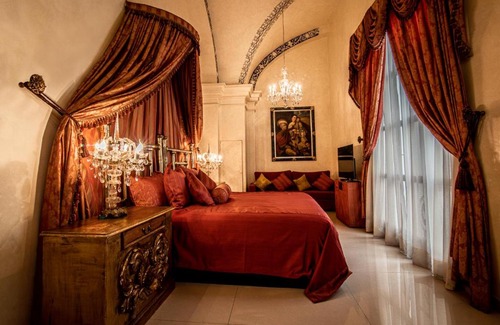 Ruta Independencia Hotel | Ébano by PB - Palacio Borghese