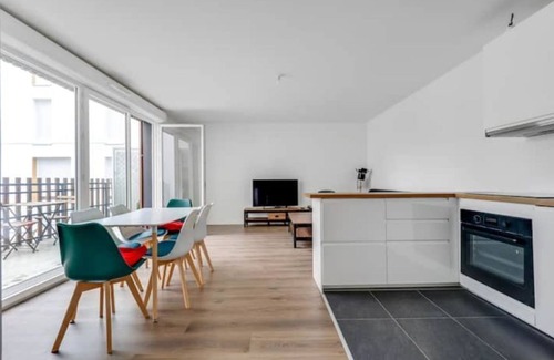 Romainville Apartment | Élégance en Banlieue Parisienne