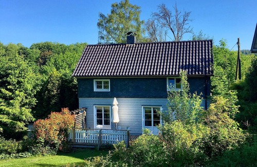 Solingen House | Ökologisches und Modernes Waldhäuschen