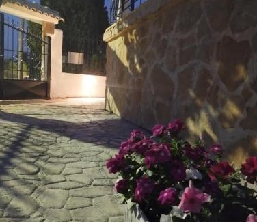 Salamis House | παραδοσιακό και ήρεμο καταλυμα