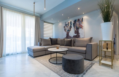 Kastoria Apartment | Πολυτελές διαμέρισμα με τρία μεγάλα υπνοδωμάτια και δυο wc σε ιδανική τοποθεσία