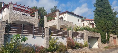 Amfikleia-Elateia Villa | Πολυτελής Κατοικία στην Αμφίκλεια