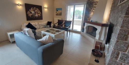 Amfikleia-Elateia Villa | Πολυτελής Κατοικία στην Αμφίκλεια