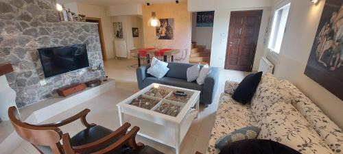 Amfikleia-Elateia Villa | Πολυτελής Κατοικία στην Αμφίκλεια