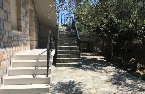 Stoupa Apartment | ΤΟ ΠΕΤΡΙΝΟ/THE PETRINO APARTMENTS