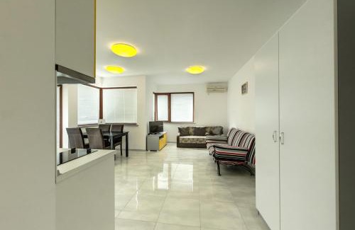 Sozopol Apartment | Апартаменти с чадъри и шезлонги на плажа - Свети Никола Каваците