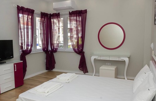 Varna Apartment | Апартамент Pink & Blue - 2BDR with Balcony - Wi-Fi