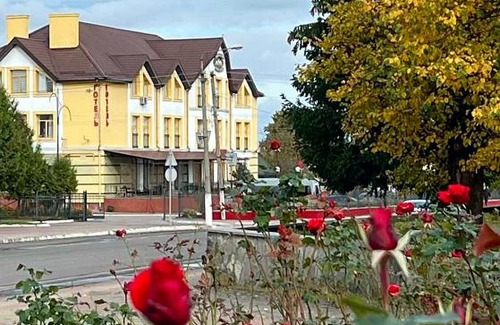 Novovolynsʼk Hotel | Бобри плюс