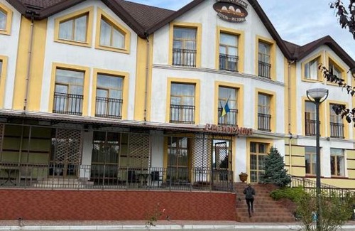 Novovolynsʼk Hotel | Бобри плюс