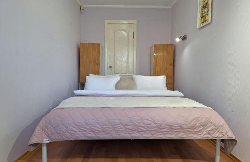 Sukhinovka Apartment | Двокімнатна квартира біля ТРЦ КИЇВ та Каштанової Алеї Документи для відряджень Мережа AlexApartments Цілодобове безконтатне заселення