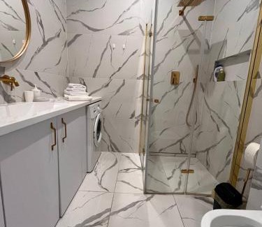 Lutsk Apartment | Двокімнатний Люкс Яровиця з чудовим краєвидом