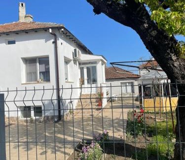 Kavarna Villa | Къща за гости НИКА