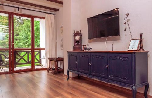 Smolyan Apartment | "Моето Любимо Място", Смолянски езера - "My Favorite Place", Smolyan lakes
