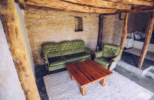 Letnitsa House | Онгъл запад
