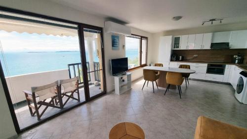 Sveti Vlas Apartment | Под наем 4-стаен Апартамент с Изумителна фронтална гледка море, Sun Coast resort Свети Влас