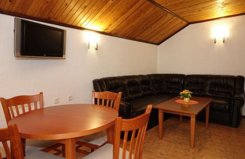Borino Hotel | Семеен хотел Орфей