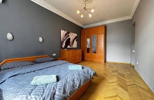 Besarabka Apartment | Сучасні 3-кімнатні апартаменти, метро Палац Спорту