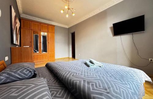 Besarabka Apartment | Сучасні 3-кімнатні апартаменти, метро Палац Спорту