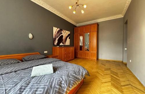 Besarabka Apartment | Сучасні 3-кімнатні апартаменти, метро Палац Спорту