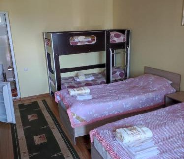 Cholpon-Ata House | Уютный Дворик В Гостях на Иссык-Куле