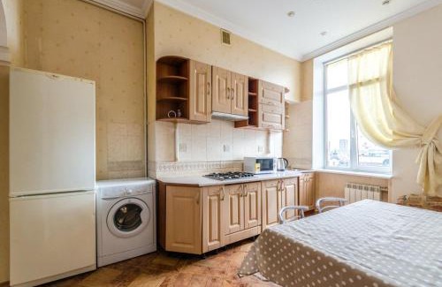Besarabka Apartment | Шикарная видовая 2-комнатная квартира в Центре Киева