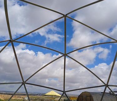 Nevatim Ski Chalet | בקתה מעץ בחווה farm B'H