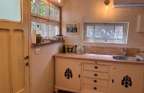 Beit HaShita House | בקתת הבוסתן