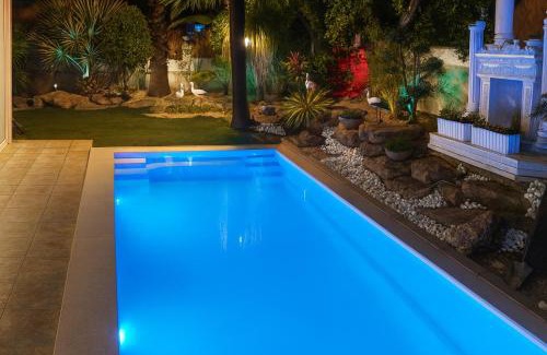 Rishon LeTsiyon Villa | וילה מונטאנו עם בריכה מחוממת וג'קוזי במרכז העיר - Villa Montano with a heated pool and jacuzzi in the city center