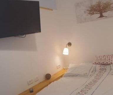 Jerusalem City Centre Apartment | יחידת דיור מקסימה במרכז העיר בנחלאות 5 דקות מהכל