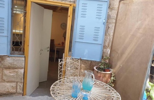 Jerusalem City Centre Apartment | יחידת דיור מקסימה במרכז העיר בנחלאות 5 דקות מהכל