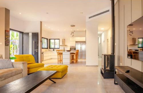 Nurit Villa | לב הגלבוע