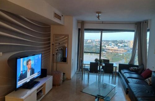 Herzliya Pituach Apartment | מלון בוטיק מגדלי המרינה