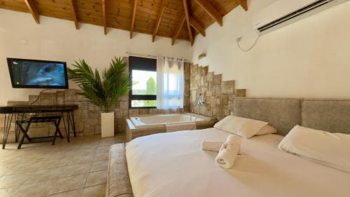 Safed House | נוף ליער - סוויטות רומנטיות מול היער עם בריכה מחוממת וספא
