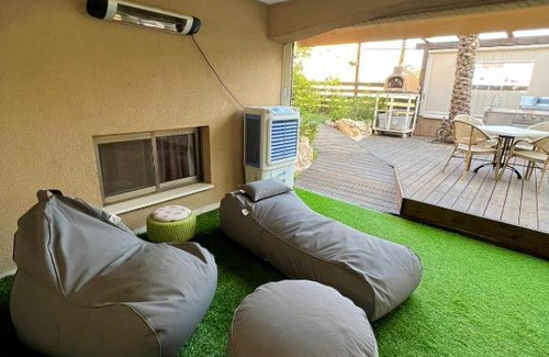 Hadera Cabin | צימר מתחם בילוי