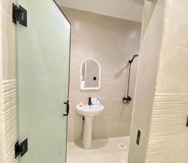 Ghirnatah Apartment | جلسة جانبية وسرير ماستر