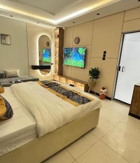Ghirnatah Apartment | جلسة جانبية وسرير ماستر