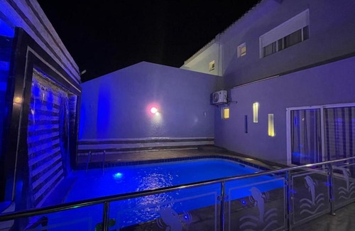 Jeddah Ski Chalet | شاليه في دورة العروس الشاطئ الذهبي
