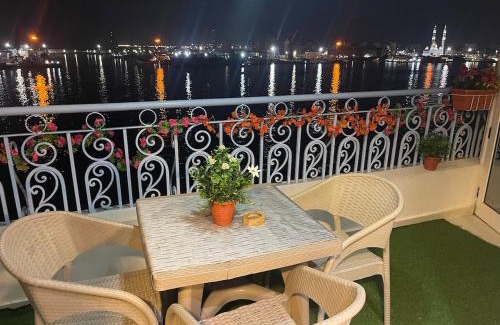 Port Said Apartment | شقة عائليه702 كبيره مطله علي قناة السويس والبحر