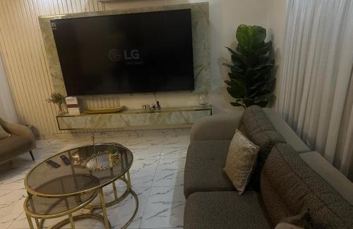 Cairo Apartment | شقه ثلاث غرف وصاله بكورنيش النيل بجوار فندق فورمنت