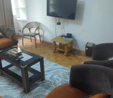 Old Cairo Apartment | شقه 3 غرف هادئه على نيل المنيل القاهره
