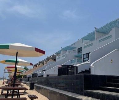 Durrat Al-Arous Apartment | غرفة صالة بلكونة على الشاطئ - عوائل