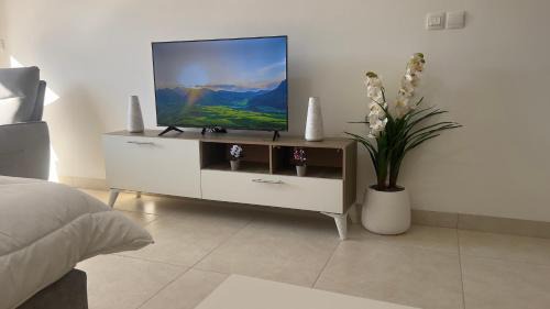 Aqaba Apartment | قرية الراحة باطلالة بحرية Alraha village sea view