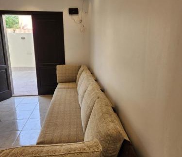 Al Kura Apartment | قصر الهدوء