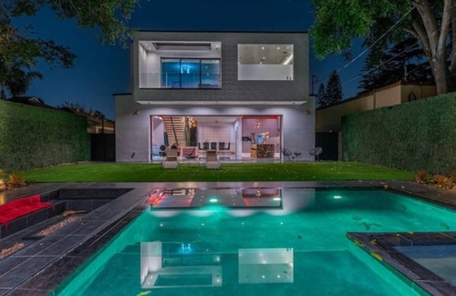 West Toluca Lake Villa | ৎ୭Kling Manor Luxৎ୭ pool, Hot tub, and more.