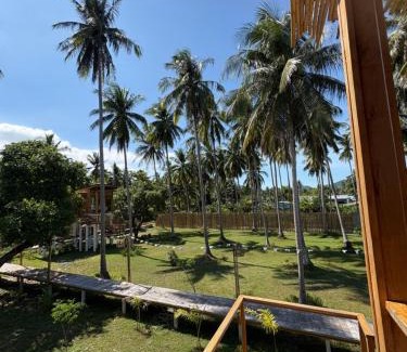 Khanom Villa | บ้านพราวพร้าว Baan Proud Proud